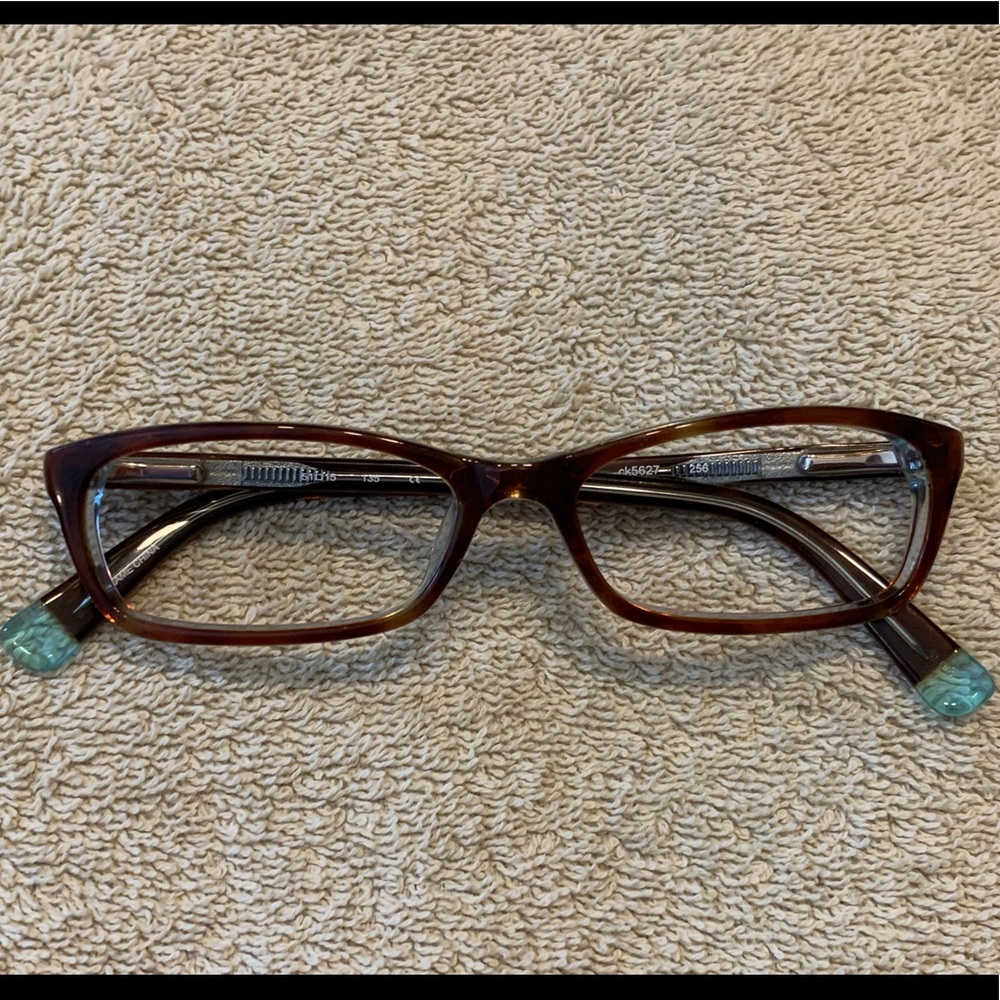 Eyeglass frame